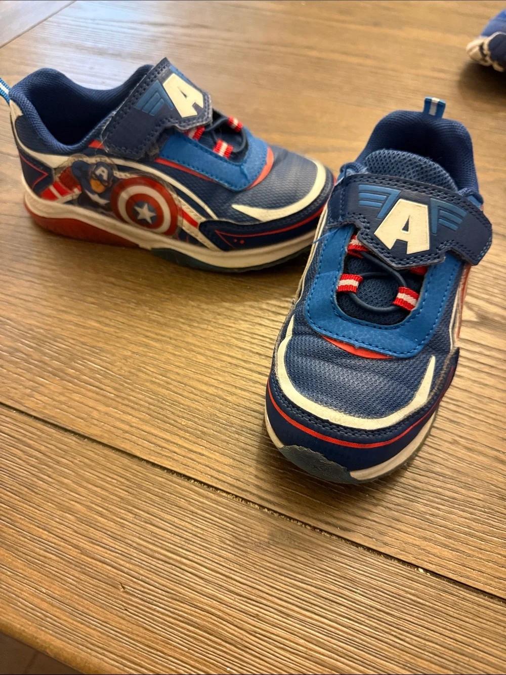 Marvel Avengers Target Light Up Blue Kids Sneakers with Red Accents Size 12
